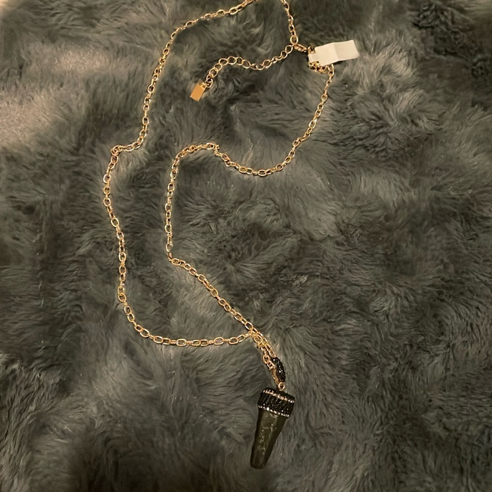 Long pendent neckla
